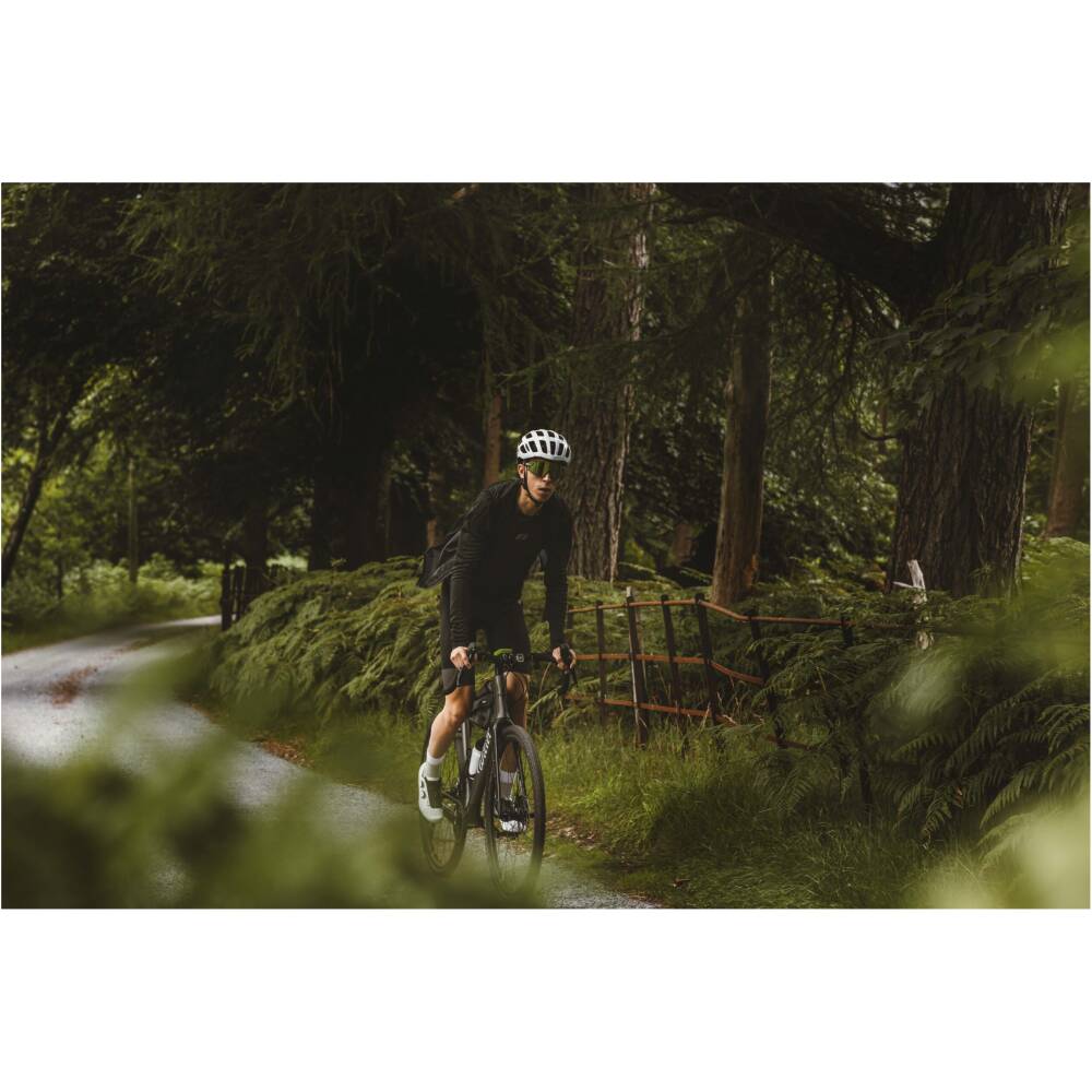 back part from quick-drying and sweat-wicking material<br>antibacterial treatment<br>material: 100% polyester<br>packed in polybag