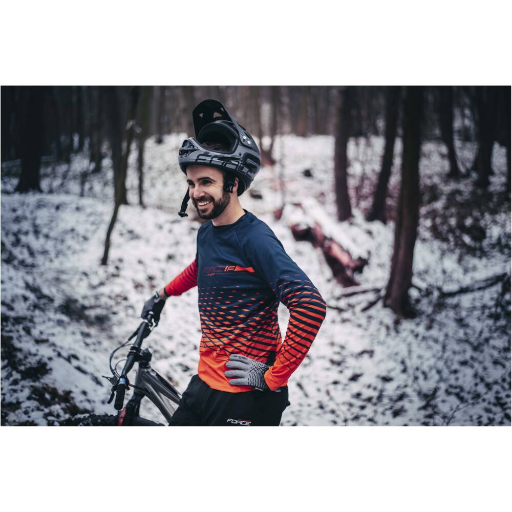 unisex <br>velcro fastening<br>outer thumb side from soft terry for wiping the nose<br>perforated artificial leather on palm for better ventilation<br>upper side from breathable mesh<br>temperature rating +15 °C and above<br>material: 40% polyester