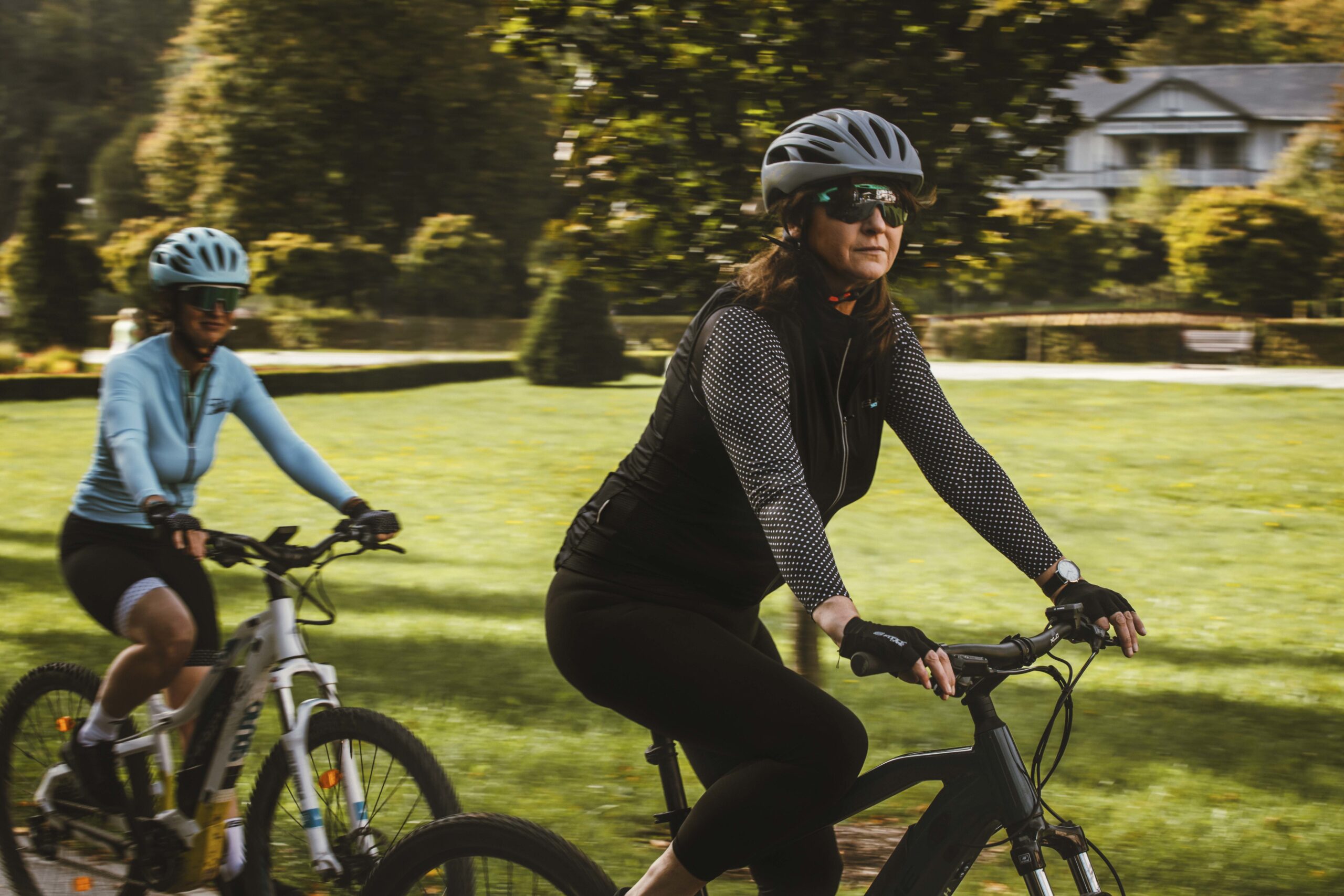 unisexwithout fasteningextra breathable materialouter thumb side from soft terry for wiping the noseartificial leather palm with minimal reinforcement for better control while ridingspecial anti-slip treatment FORCEthe area between the thumb and index finger is reinforced with artificial leathereasy pull off flat eyeletsmaterial: 50% polyurethane