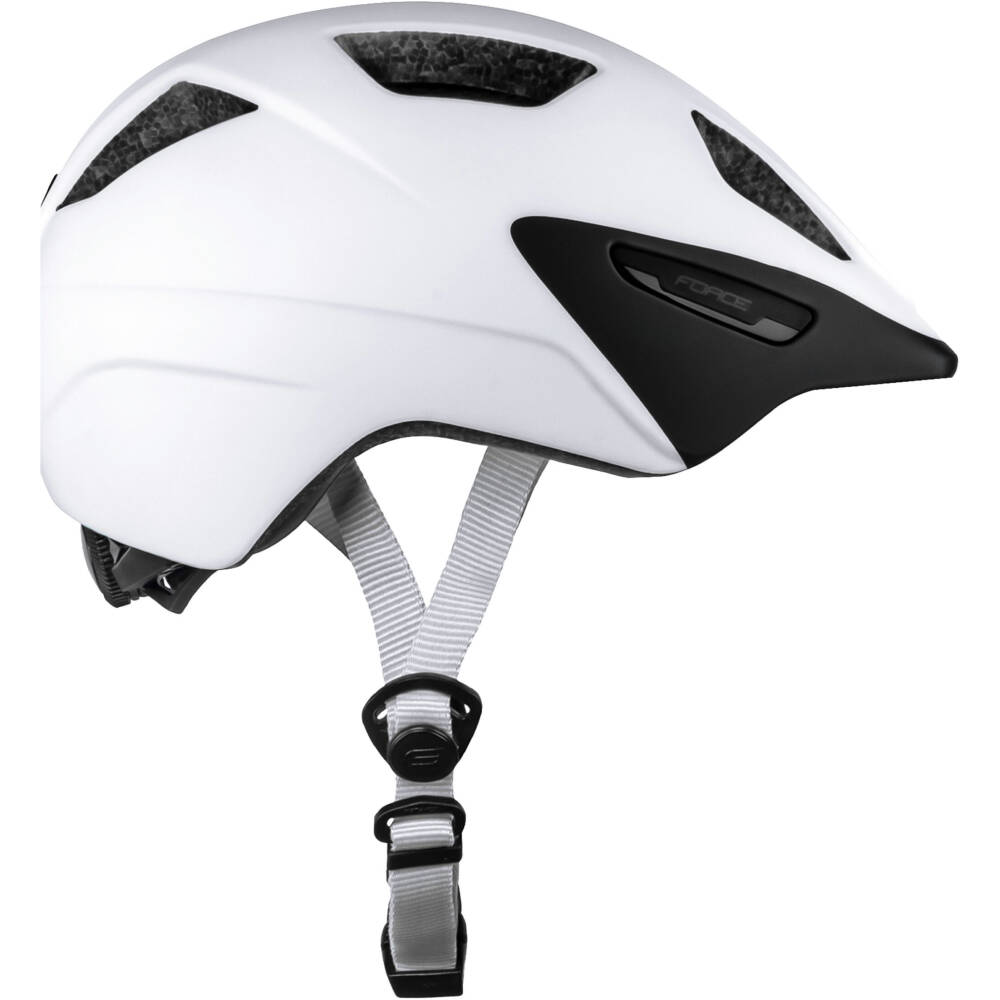 but essential safety equipment that gives children maximum protection during their time on the bike. AKITA is very lightweight