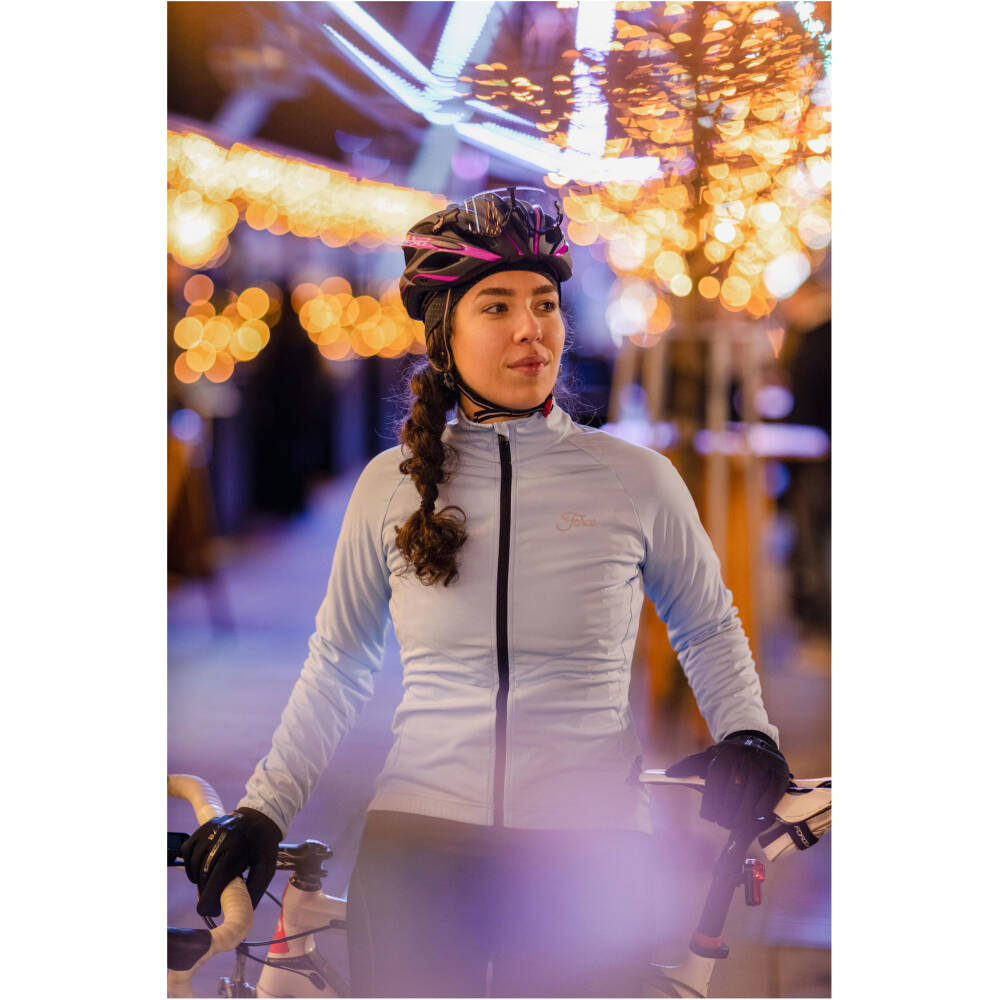 reflective features<br>elastic bottom hem