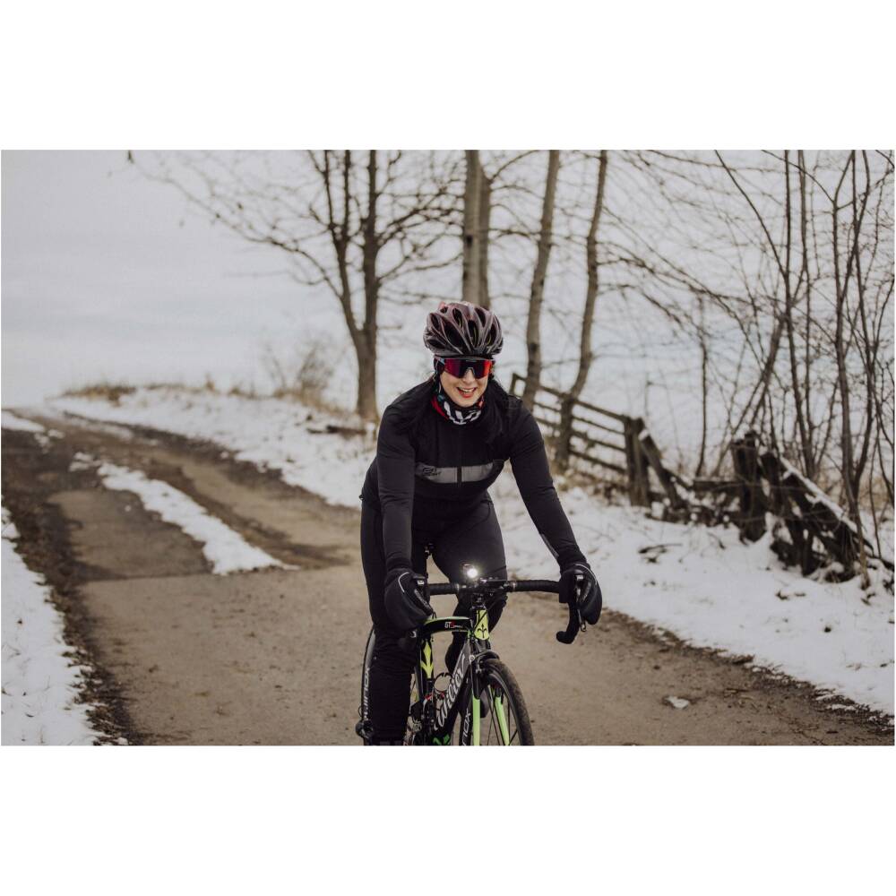 front and back reflective panels<br>windproof and water resistant fabric at front part