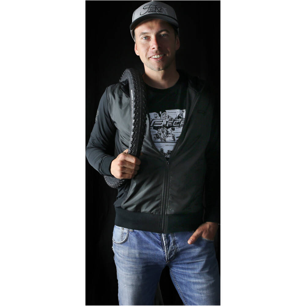 unisex<br>2 pockets at front part with zipper