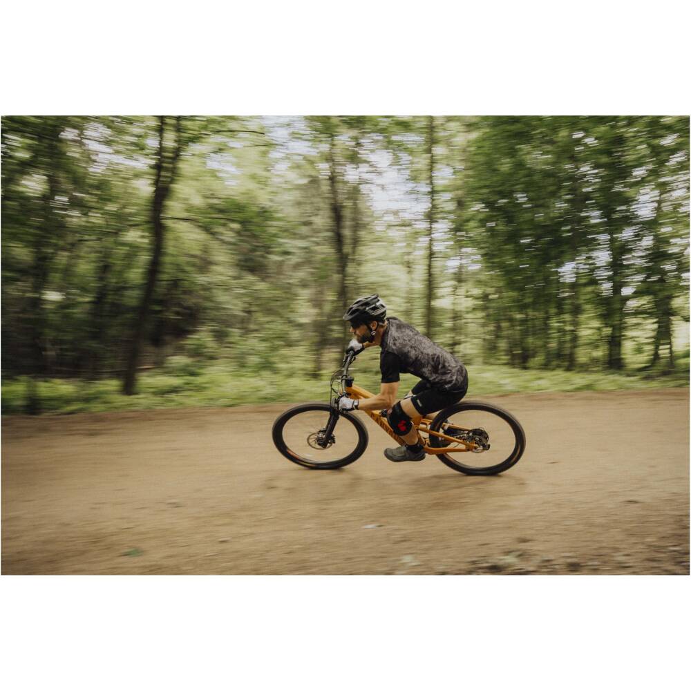 loose style<br>temperature rating +20 °C and above<br>material: 100% polyester<br>we don´t recommend carrying a backpack on this jersey due to possible abrasion of the material<br>packed in polybag<br><br><br>