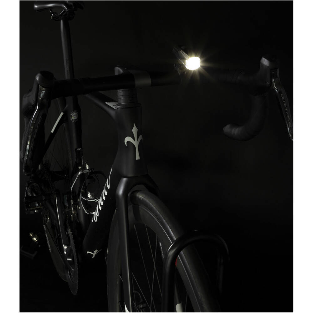 seatpost and USB charging cables. <br><br><br>front light FORCE SHARK 500LM (art. 45209)<br>1 x high-performance white 5W LED 500LM<br>8 functions: 4 lighting+4 flashing modes<br>universal elastic silicone holder for handlebars 22