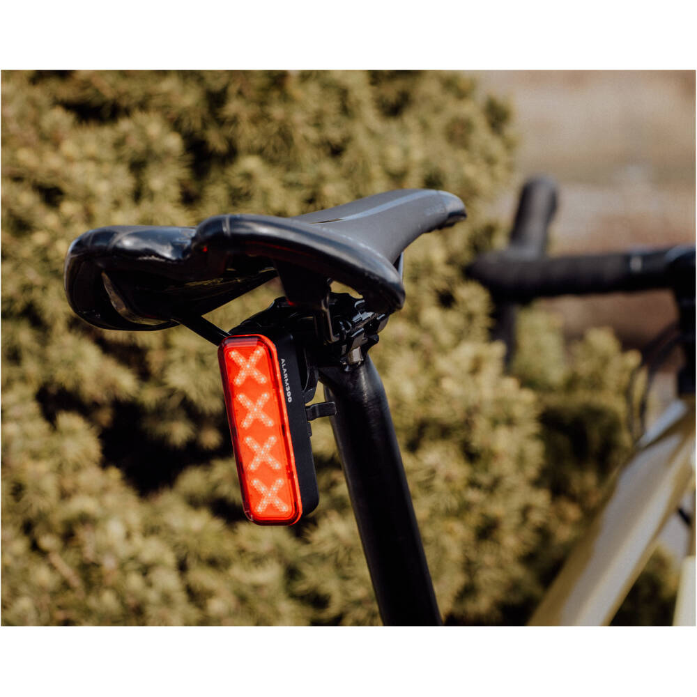 which automatically brightens when you slow down. The built-in motion-sensing alarm helps protect your bike from theft