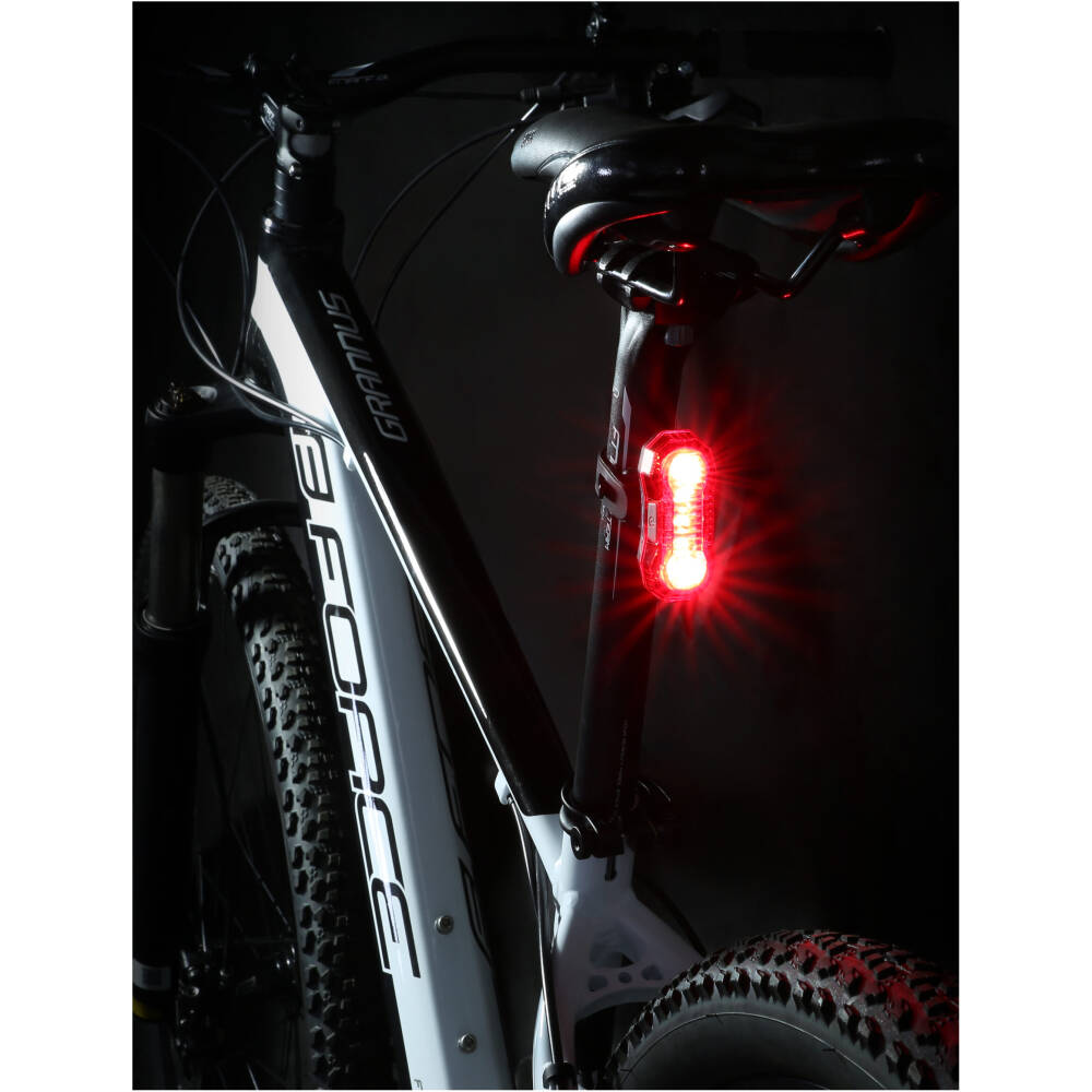 5W LED + 3x red LED 40LM<br>5 functios: 2 lighting + 3 flashing modes<br>universal elastic silicone holder for rounded seatpost<br>clip for clothes can be purchased under art. 4516903<br>battery: integrated 3
