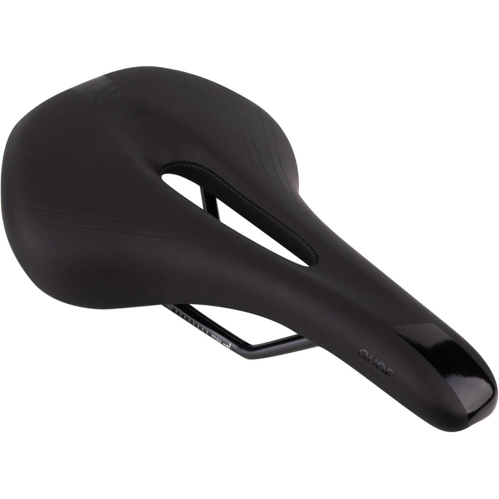 A sport saddle with a rounder shape with a medium-soft padding layer on a narrower<br>nylon construction and a longitudinal opening to reduce pressure in sensitive <br>areas for long-lasting riding comfort.<br><br>sport saddle<br>does NOT include seatpost clamp<br>seat platform: nylon<br>steel rails with scale<br>material: artificial leather<br>size: 270 x 144 mm<br>weight: 301 g<br>packed on FORCE card