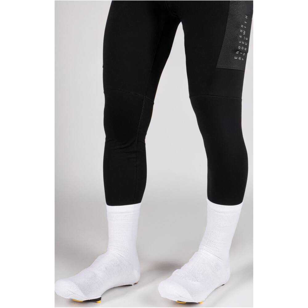 ensuring compatibility with most road pedal systems and road cycling shoes.</p><p>knitted cycling shoe covers for road shoes<br>two openings on the sole<br>size S–M fits EU shoe size 38–41<br>size L–XL fits EU shoe size 42–45<br>material: 80% Nylon