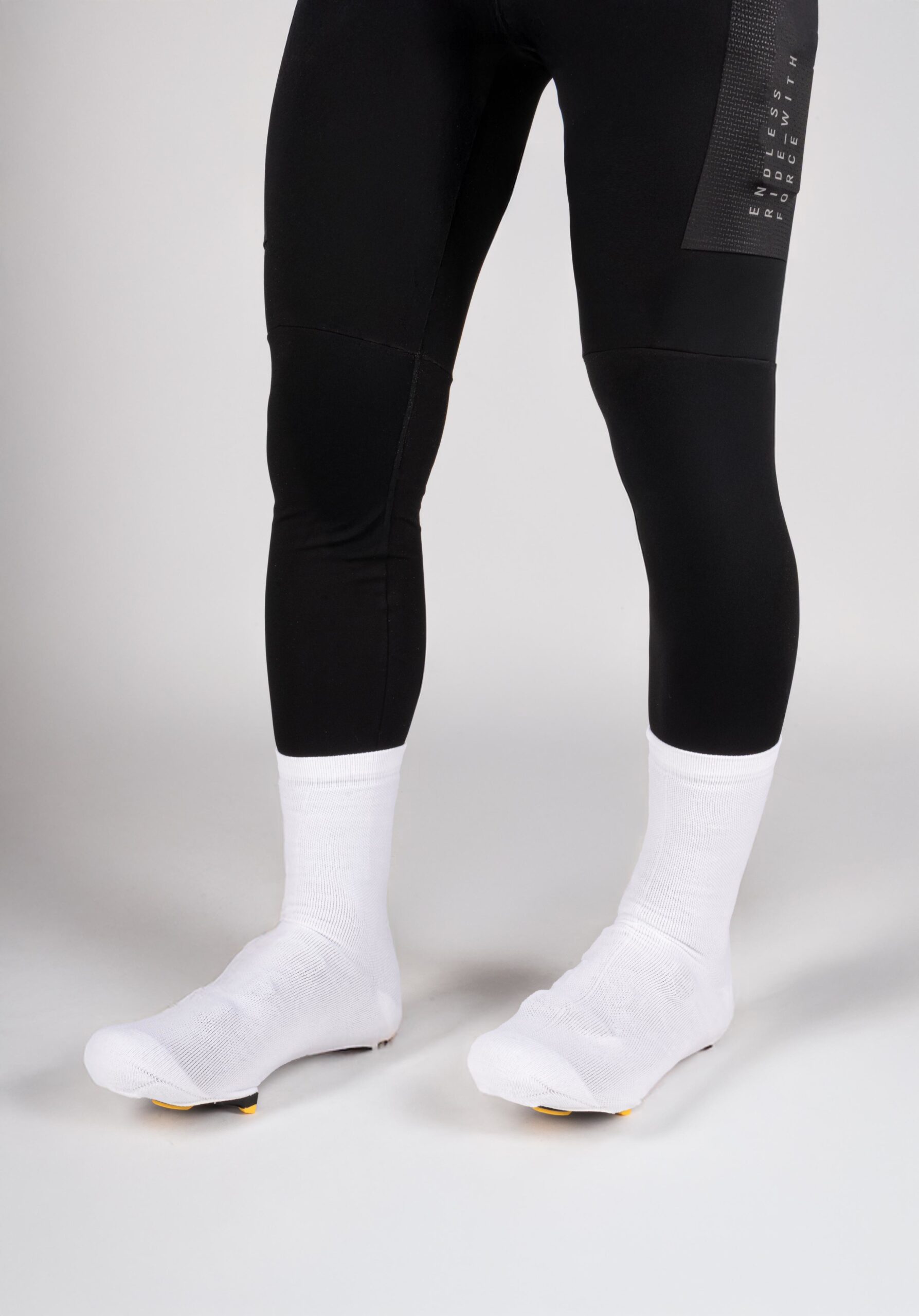 ensuring compatibility with most road pedal systems and road cycling shoes.knitted cycling shoe covers for road shoestwo openings on the solesize S–M fits EU shoe size 38–41size L–XL fits EU shoe size 42–45material: 80% Nylon