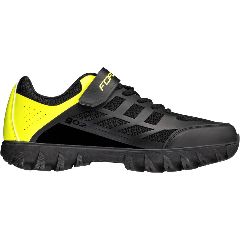 material of upper part: synthetic leather and mesh<br>material of outsole: rubber<br>stiffness index: 6<br>weight: 410 g (1/2 in size 42)<br>reinforced front part of the shoe<br>anatomical shoe insole<br>air holes for breathability<br>SPD compatible<br>cleat barrier guard protection for long term use wear<br>tightening with laces<br>single velcro strap offers a secure and adjustable fit.<br>cleats are not included!<br>sizes correspond to the standard sizing of casual shoes<br>packed in FORCE box