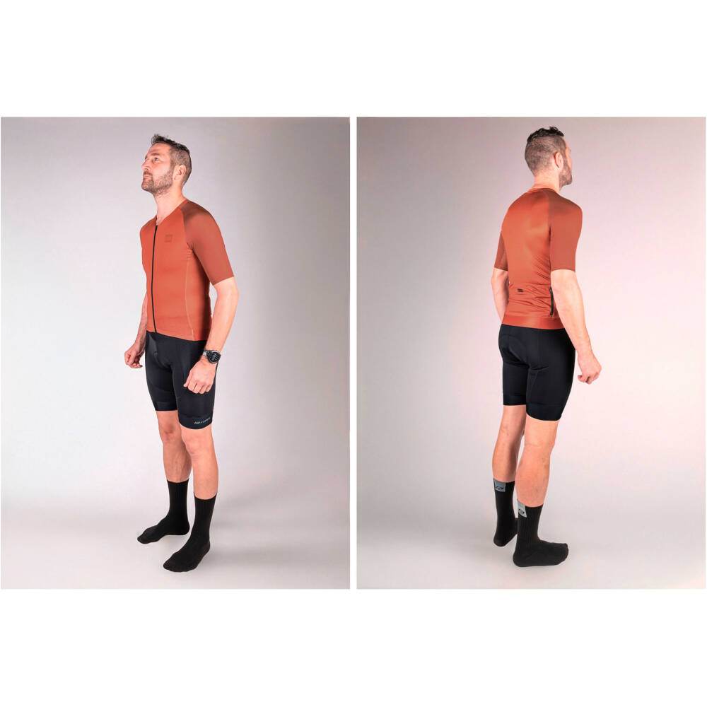 while reflective elements contribute to increased safety. The trousers are finished with a wide anti-slip hem for a stable and comfortable fit.<br><br><br>specially developed double-layer FORCE pad<br>mesh at the front part for better ventilation