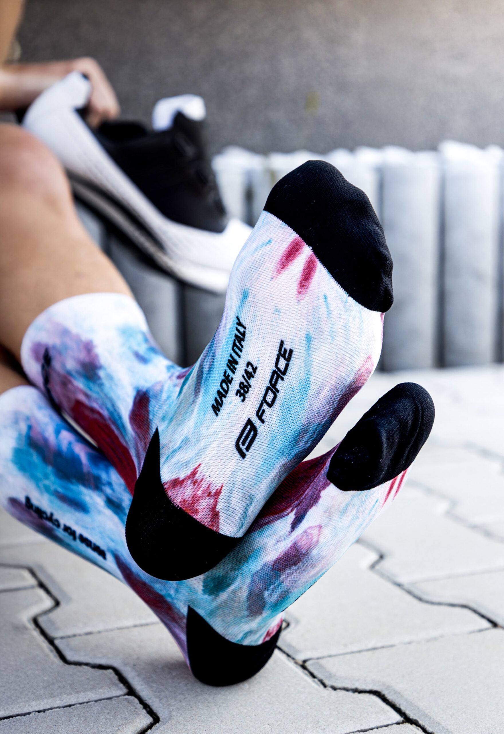 10% elastane) that ensures comfort and effective moisture wicking during cycling and other sports. Premium Italian manufacturing guarantees top quality and long-lasting durability.higher cycling socks FORCE suitable for other sportssize S-M corresponds to EUR 38 - 42 / UK 6 - 8size L-XL corresponds to EUR EUR 43 - 47 / UK 9 - 12highly breathable materialunstretched height is 21 cmheel height 23 cmmaterial: 90% Polyestere