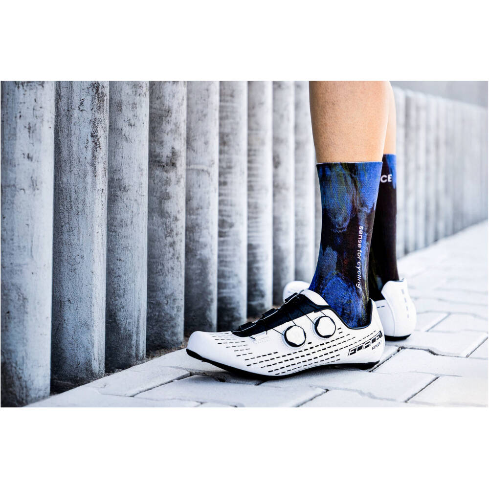 10% elastane) that ensures comfort and effective moisture wicking during cycling and other sports. Premium Italian manufacturing guarantees top quality and long-lasting durability.<br><br><br><br>higher cycling socks FORCE suitable for other sports<br>size S-M corresponds to EUR 38 - 42 / UK 6 - 8<br>size L-XL corresponds to EUR EUR 43 - 47 / UK 9 - 12 <br>highly breathable material<br>unstretched height is 21 cm<br>heel height 23 cm<br>material: 90% Polyestere