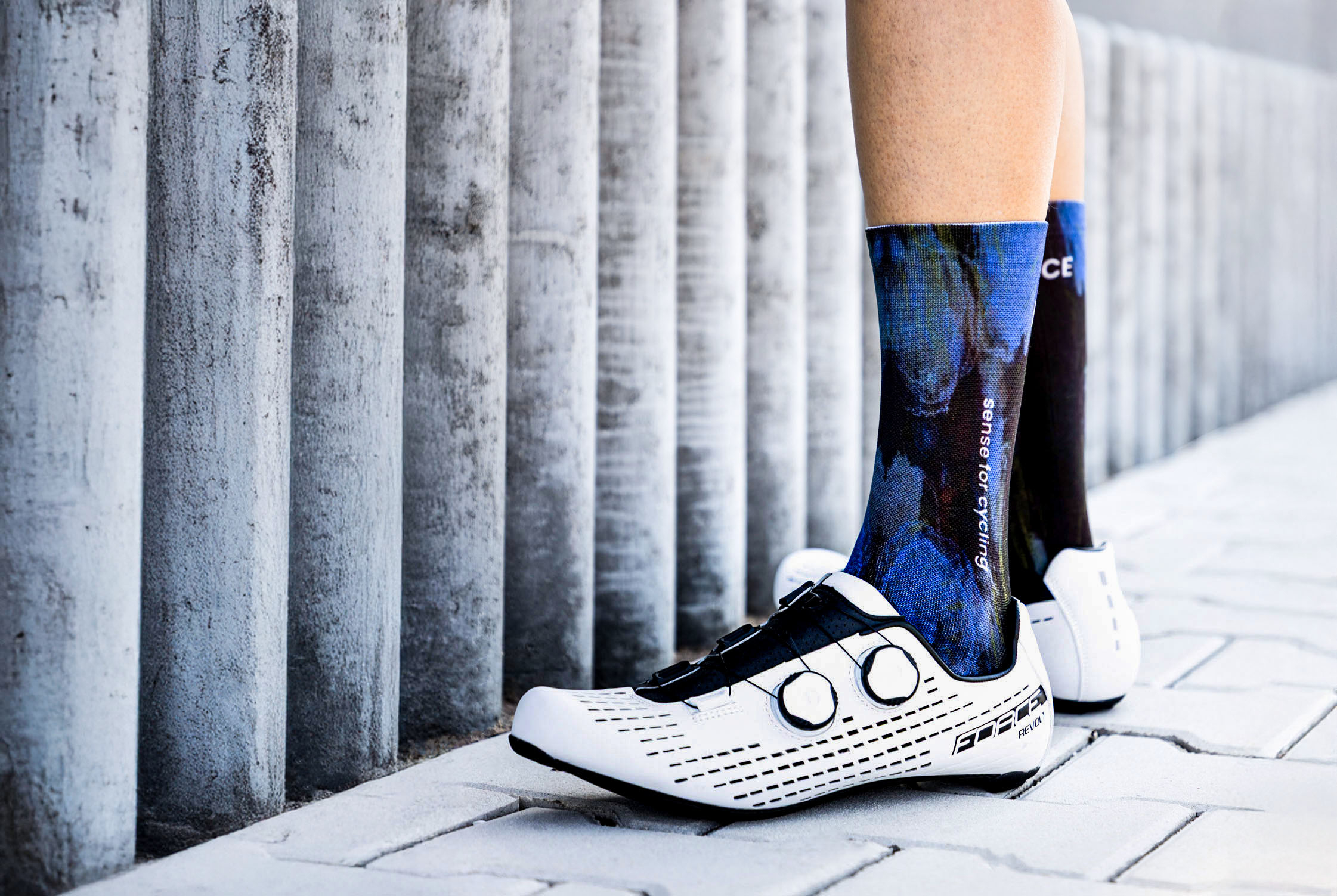 10% elastane) that ensures comfort and effective moisture wicking during cycling and other sports. Premium Italian manufacturing guarantees top quality and long-lasting durability.higher cycling socks FORCE suitable for other sportssize S-M corresponds to EUR 38 - 42 / UK 6 - 8size L-XL corresponds to EUR EUR 43 - 47 / UK 9 - 12 highly breathable materialunstretched height is 21 cmheel height 23 cmmaterial: 90% Polyestere