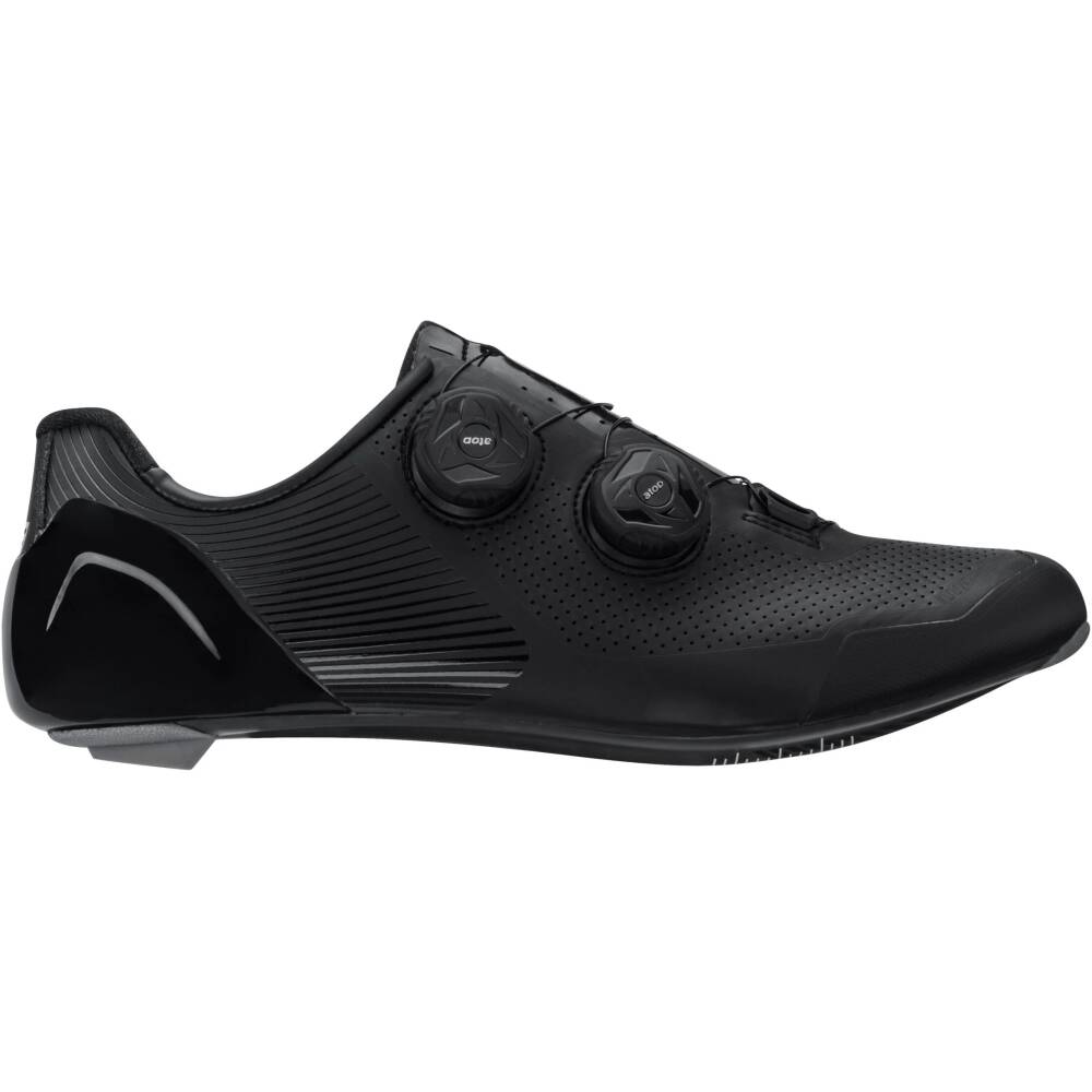 upper part material: synthetic leather<br>outsole: carbon fiber<br>stiffness index: 10<br>weight: 268g (1/2 in size 42)<br>fastening with 2 ATOP knobs A-A41<br>reinforced heel and toe part<br>toe part of shoe with rubber - protection for scuff<br>air holes for breathability<br>anatomical shoes insole IN EXTRA QUALITY FORCE SHOCK<br>antislip inner part<br>LOOK